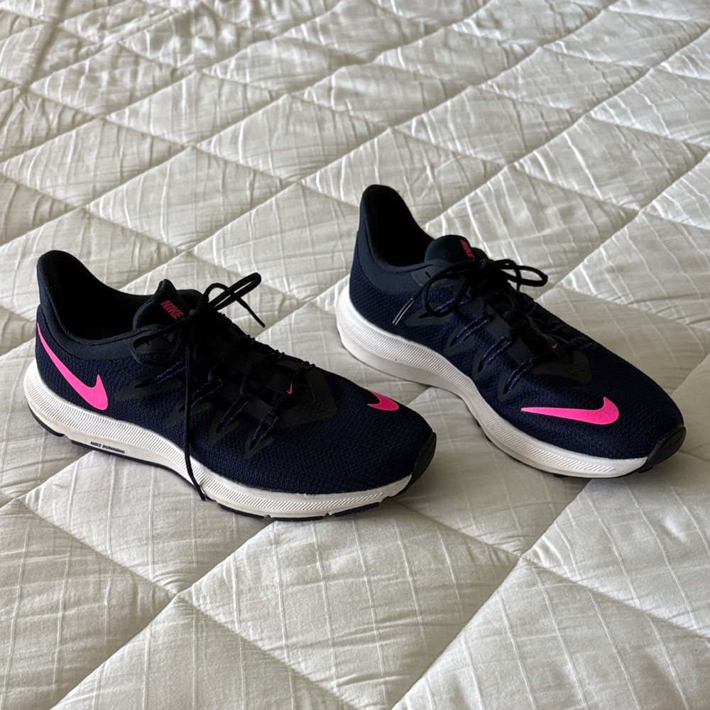 Nike Women's Navy and Pink Athletic Running Shoes